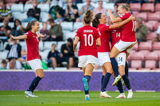 Frida Maanum, Guro Reiten, Ada Hegerberg and Ingrid Syrstad