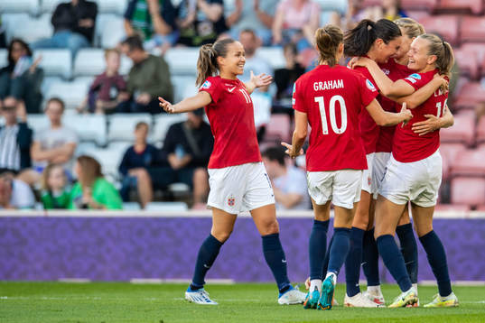 Frida Maanum, Guro Reiten, Ada Hegerberg and Ingrid Syrstad
