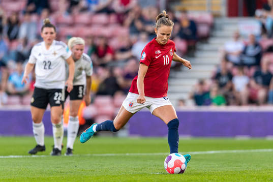 Caroline Graham Hansen of Norway scores 3-0