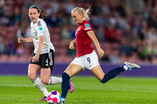 Sarah McFadden of Northern Ireland and Karina Sævik of