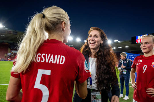 Guro Bergsvand of Norway and Lise Klaveness, president of
