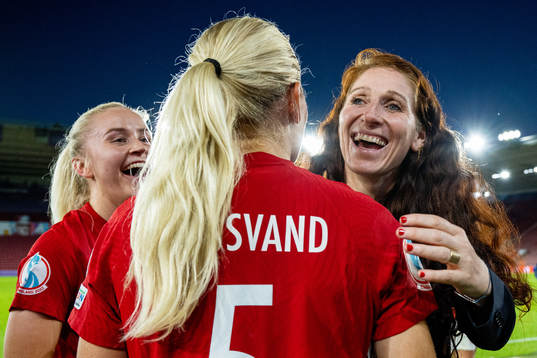 Anna Jøsendal, Guro Bergsvand and Lise Klaveness,