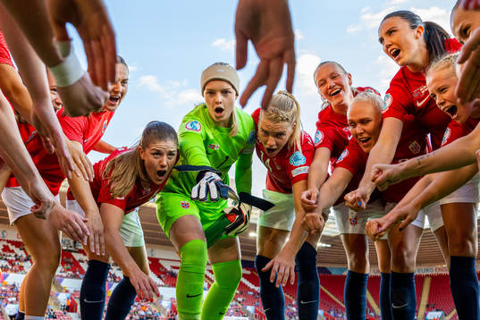 Vilde Bøe Risa, Maren Mjelde, goalkeeper Guro Pettersen,