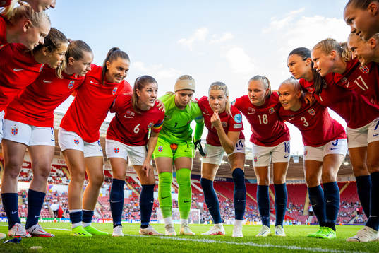 Karina Sævik, Celin Bizet Ildhusøy, Elisabeth Terland,