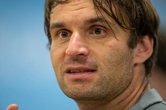 Tränare Milos Milojevic i samtal med media