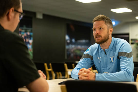 Lasse Nielsen i samtal med media