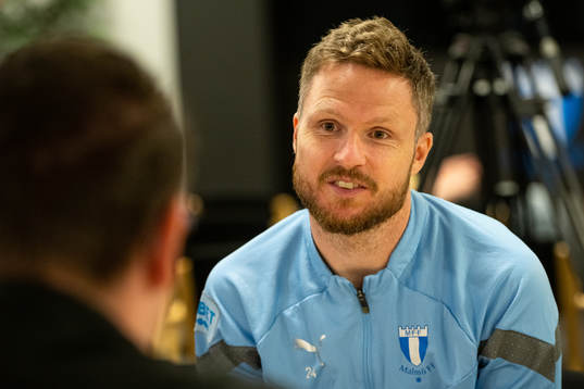 Lasse Nielsen i samtal med media