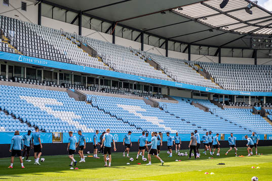 Spelarna värmer upp