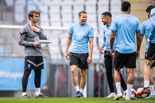 Tränare Milos Milojevic och Niklas Moisander