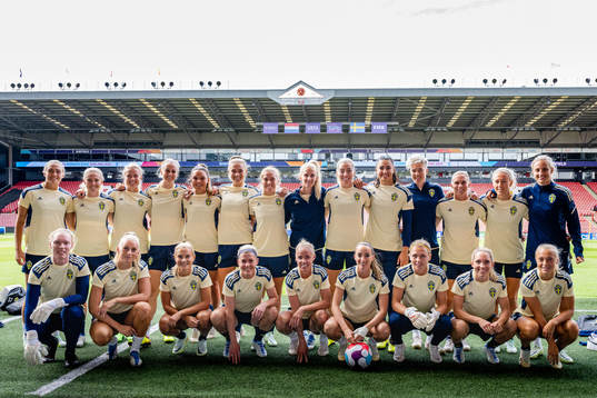 Bläddra bland fler bilder av UEFA Women's Euro 2022, day 3, Sweden, Training