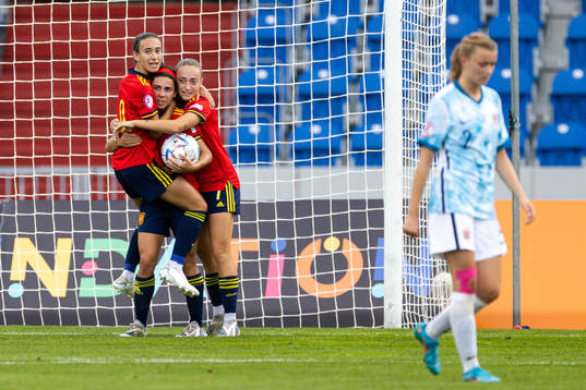 Players of Spain celebrate the 1-1 goal