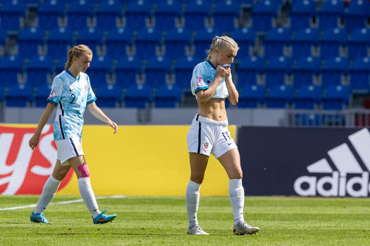 Thea Sørbo and Thea Kyvåg of Norway looks dejected