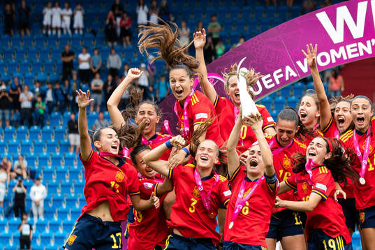 Players of Spain celebrate