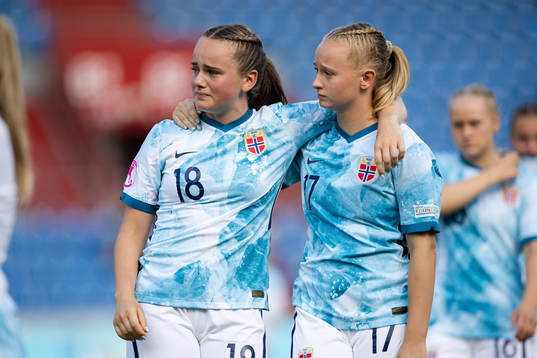 Casandra Lüthcke and Emma Iversen of Norway look dejected