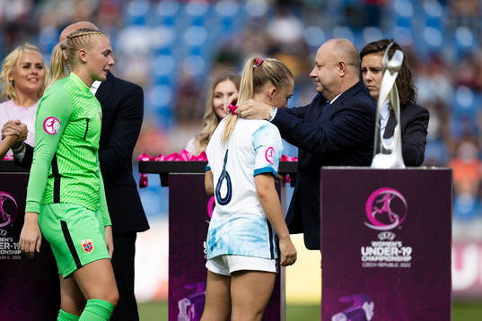 Goalkeeper Selma Panengstuen and Julie Jorde looks dejected