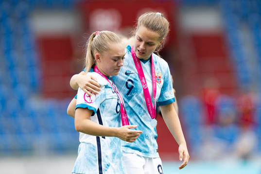 Julie Jorde and Iris Omarsdottir of Norway look dejected
