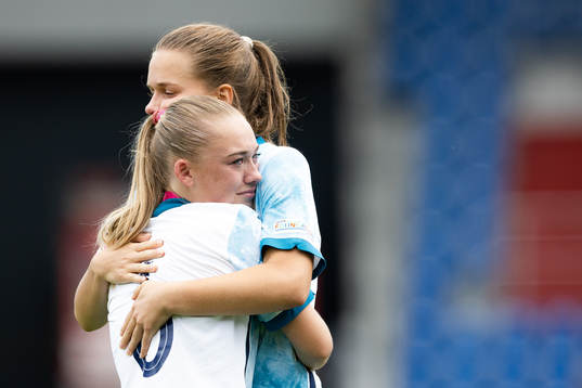 Julie Jorde and Iris Omarsdottir of Norway look dejected