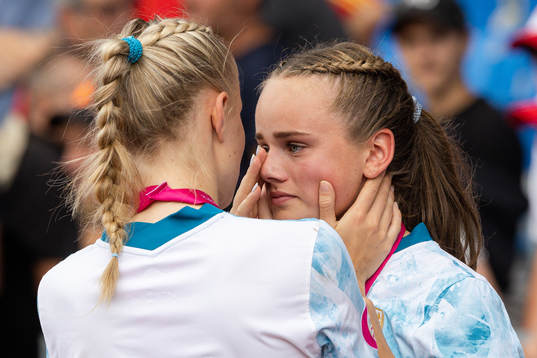 Thea Kyvåg and Selma Løvås of Norway look dejected
