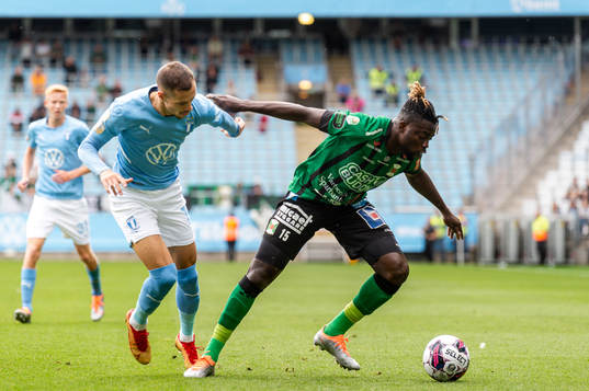 Malmö FFs Veljko Birmancevic och Varbergs Gideon Mensah