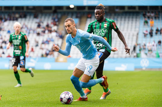 Malmö FFs Veljko Birmancevic och Varbergs Gideon Mensah