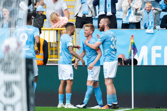Malmö FFs Sergio Pena , Anders Christiansen och Jo Inge