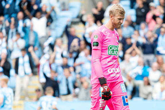 Varbergs målvakt Fredrik Andersson deppar