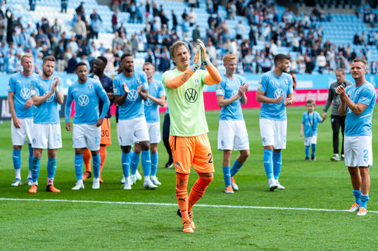 Malmö FFs målvakt Johan Dahlin jublar
