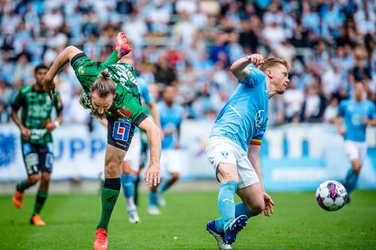 Varbergs Oskar Sverrisson mot Malmö FFs Anders Christiansen