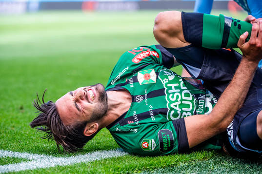 Varbergs Oliver Stanisic grinar illa