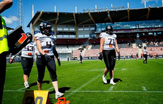 Örebro Black Knights dam Sara Lidner och Veronica Nikeus