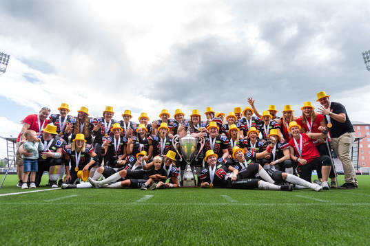Carlstad Crusaders spelare jublar