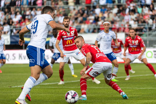 IFK Norrköpings Lucas Lima och Degerfors Anton Kralj