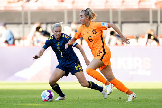 Jonna Andersson of Sweden and Jill Jamie Roord of