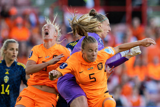 Stefanie Van Der Gragt , Lynn Wilms and goalkeeper Sari Van