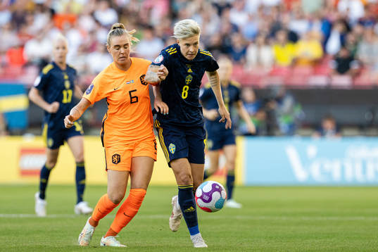 Jill Jamie Roord of Netherlands and Lina Hurtig of Sweden