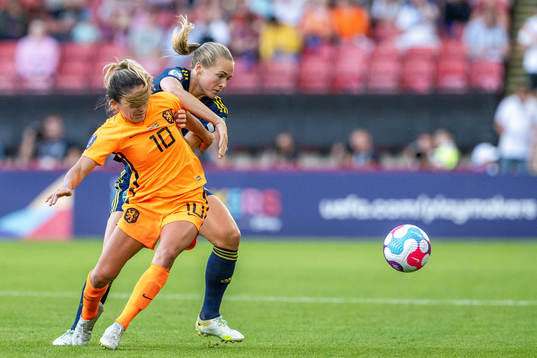 Danielle Van De Donk of Netherlands and Magdalena Eriksson