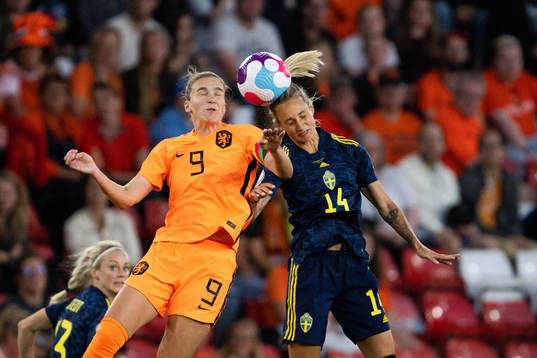 Anna Miedema of Netherlands and Nathalie Björn of Sweden
