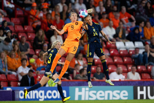 Anna Miedema of Netherlands and Nathalie Björn of Sweden