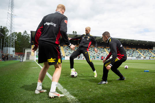 Östersunds André Österholm värmer upp