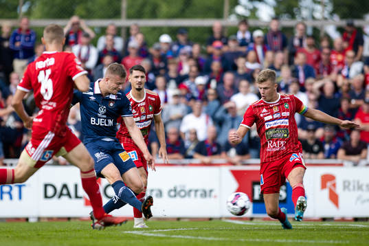Örgrytes Alexander Ahl Holmström och Skövde AIKs Gustav