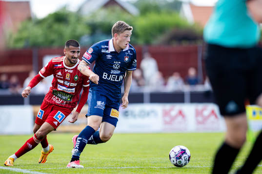Örgrytes Anton Andreasson och Skövde AIKs Elmar Abraham