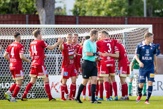 Skövde AIKs spelare jublar