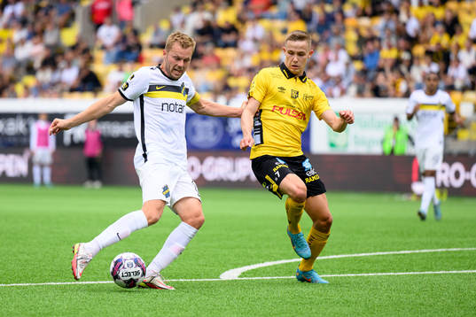 AIKs Sebastian Larsson och Elfsborgs Jacob Ondrejka