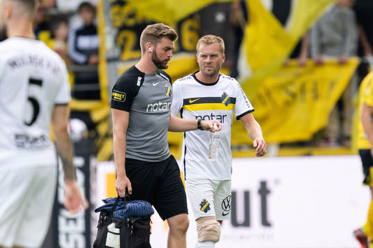 AIKs Sebastian Larsson lämnar planen