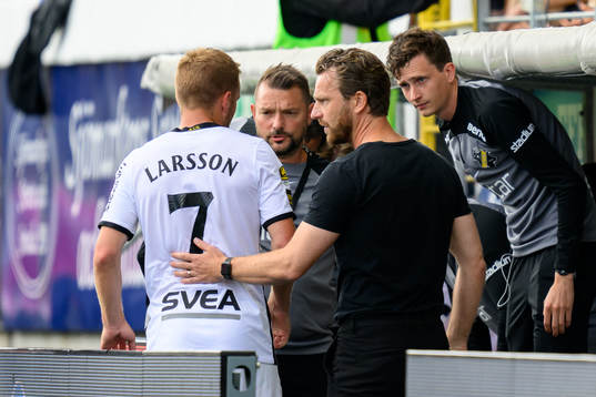 AIKs Sebastian Larsson och tränare Bartosz Grzelak