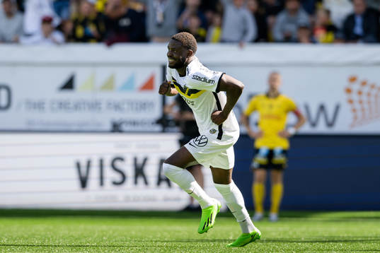 AIKs Benjamin Mbunga Kimpioka jublar