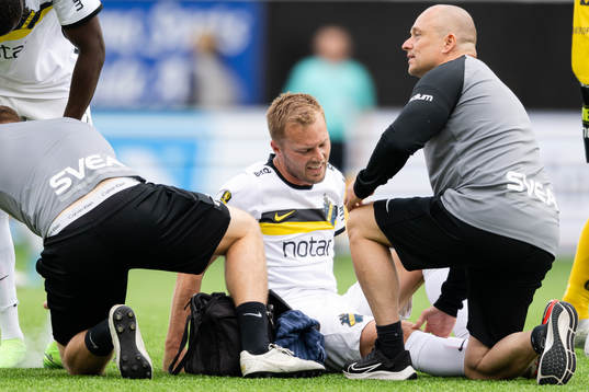 AIKs Sebastian Larsson har ont