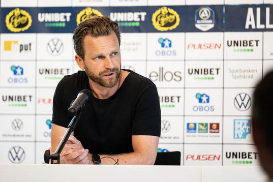 AIKs tränare Bartosz Grzelak