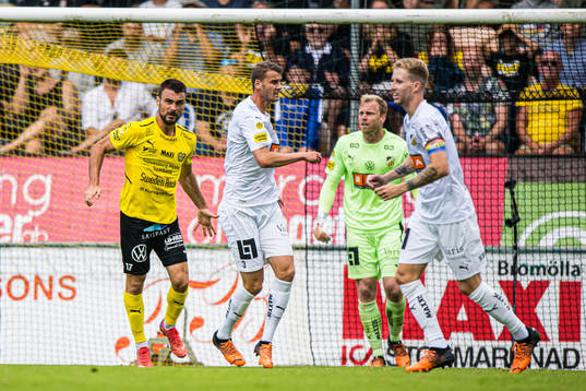 Mjällbys Carlos Moros Gracia reagerar