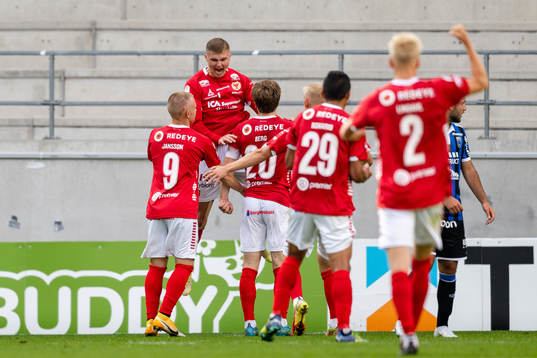 Kalmars David Kristjan Olafsson jublar
